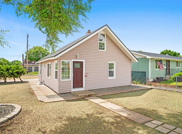 1742 E Sanson Ave, Spokane, WA 99207