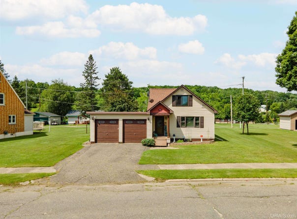 512 E First, Caspian, MI 49915