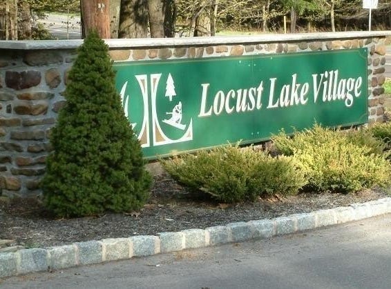 206 Maple Dr, Pocono Lake, PA 18347