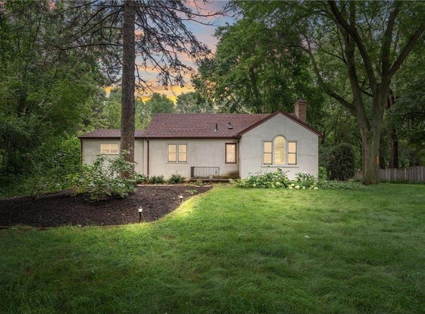 6883 Stillwater Boulevard N, Oakdale, MN 55128