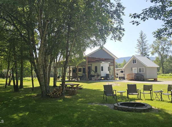 258 South Fork Lane, Pinehurst, ID 83850