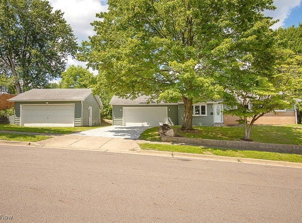 2355 Scotland Drive, Akron, OH 44305