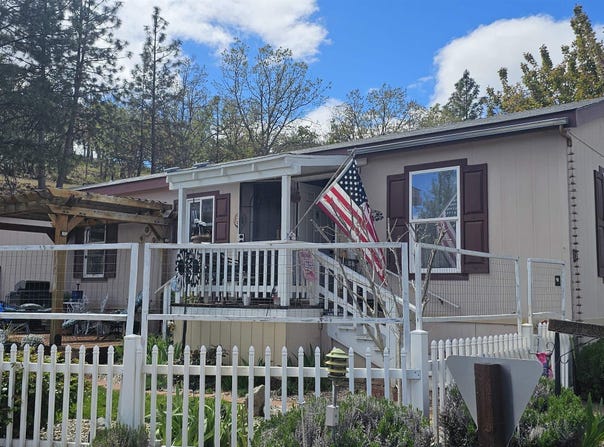 400 Hiram Page Rd, Yreka, CA 96097