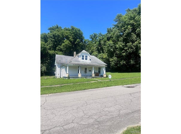 311 E Davidson Avenue, Chaffee, MO 63740