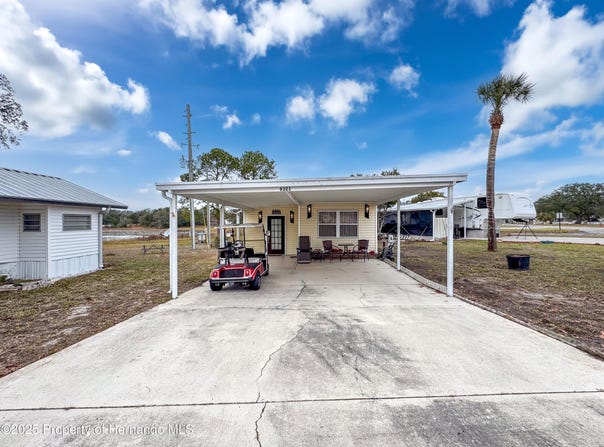 9321 Grizzly Bear Lane, Weeki Wachee, FL 34613