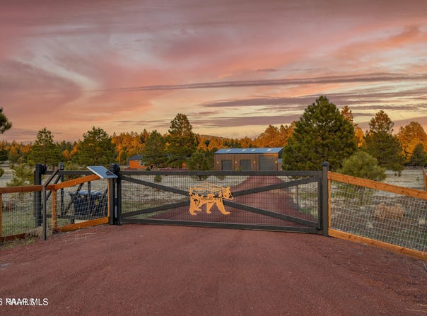 1150 N Three Bears Loop, Parks, AZ 86018