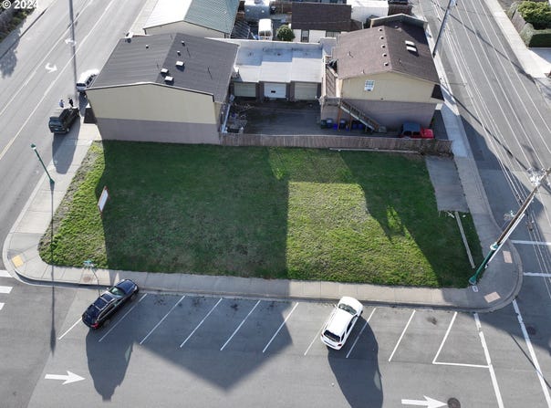 531 HEMLOCK ST, Brookings, OR 97415