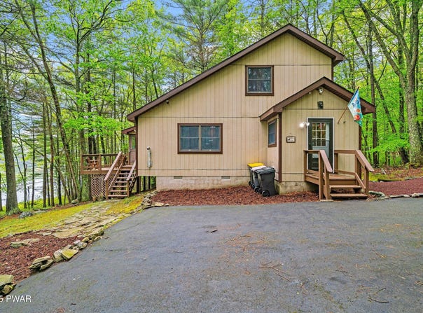 191 Water View Drive, Hawley, PA 18428