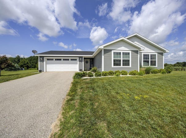 2148 Laredo Drive, Kingsley, MI 49649