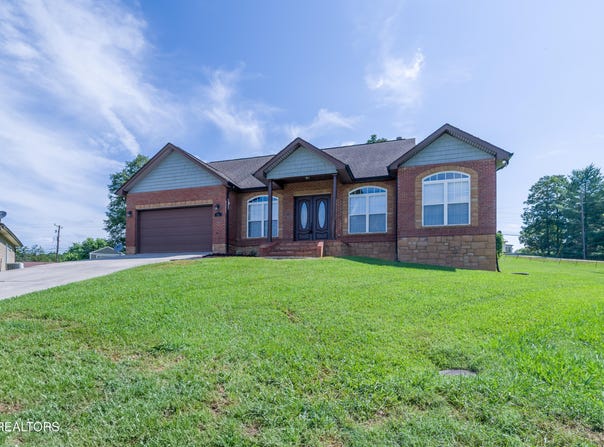 9360 Gabrielle Rd, Strawberry Plains, TN 37871