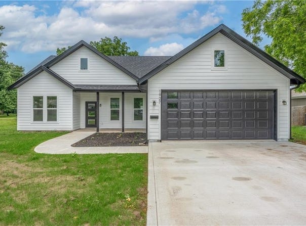 1927 E Sixth Street, Sedalia, MO 65301