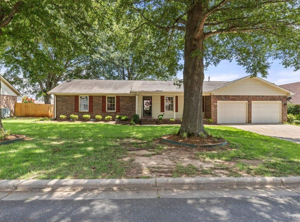 2218 Marietta Ave, Muscle Shoals, AL 35661