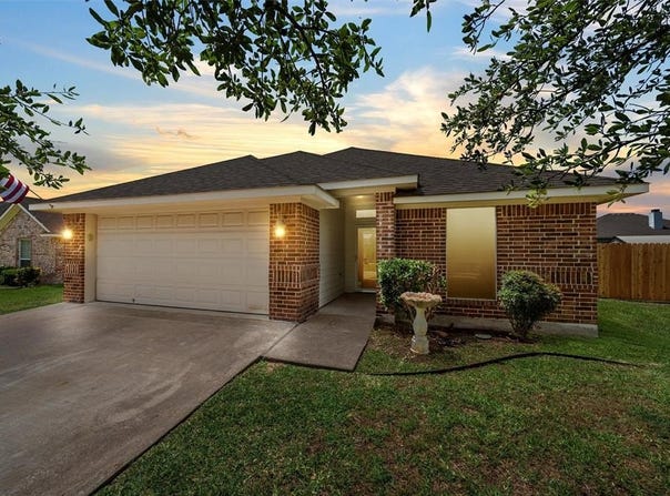 708 Sapphire Boulevard, Hewitt, TX 76643