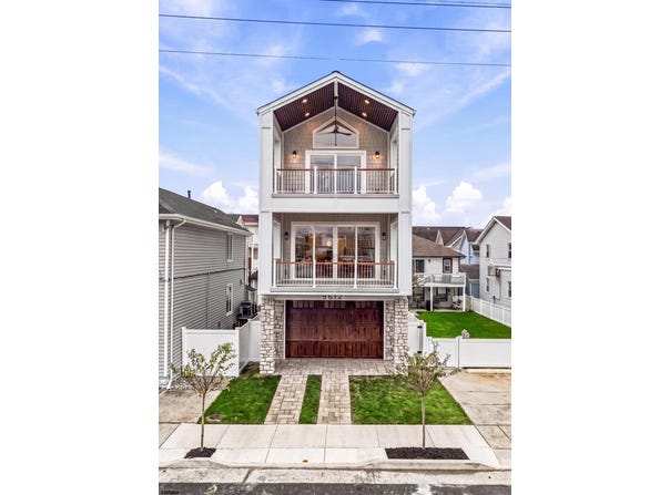 9612 Monmouth Ave, Margate, NJ 08402