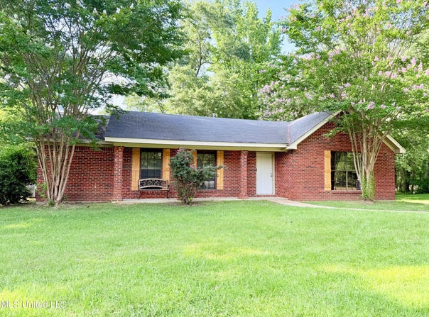 270 Pebble Creek Road, Grenada, MS 38901
