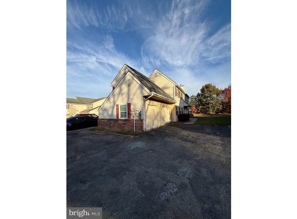 162 WILLOW Turn, MOUNT LAUREL, NJ 08054