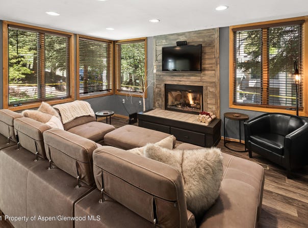 135 Carriage Way 10, Snowmass Village, CO 81615