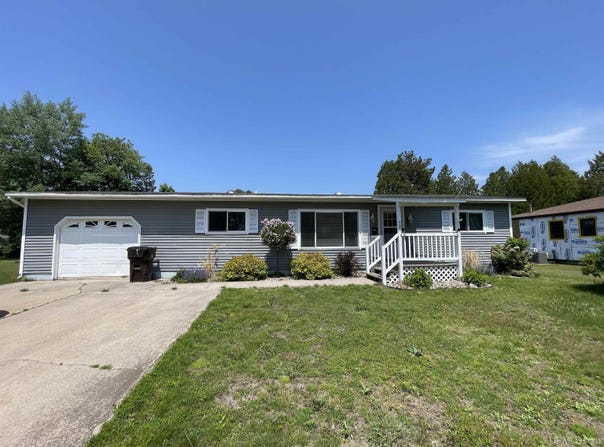 420 Center, Manistique, MI 49854