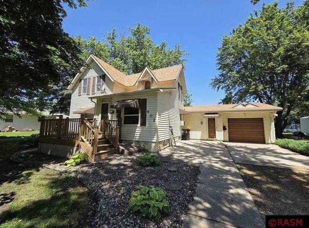402 E 2nd Street, Delavan, MN 56023