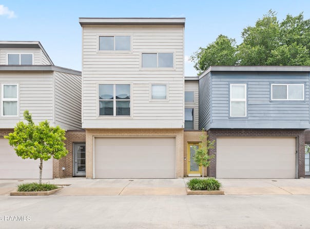 302 Highland Oaks Lane, Lafayette, LA 70508