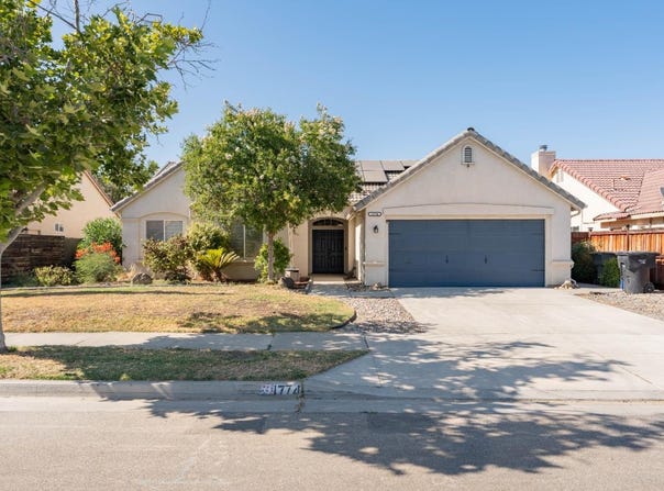 1774 Castle Way, Lemoore, CA 93245