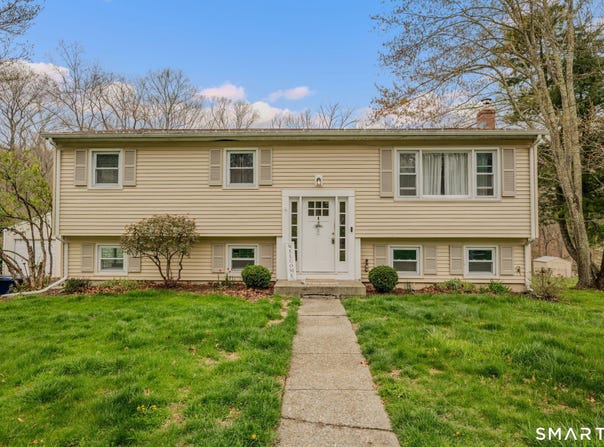 20 Willow Lane, Ledyard, CT 06339