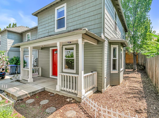 835 Blackberry Lane, Ashland, OR 97520