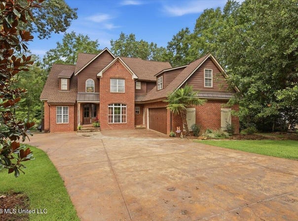 1109 Foxpoint, Brandon, MS 39047