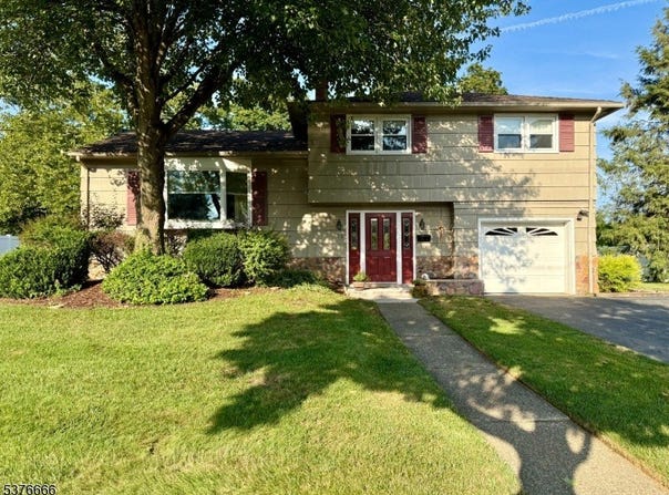 72 Atwood Pl, Wayne Twp., NJ 07470-3664