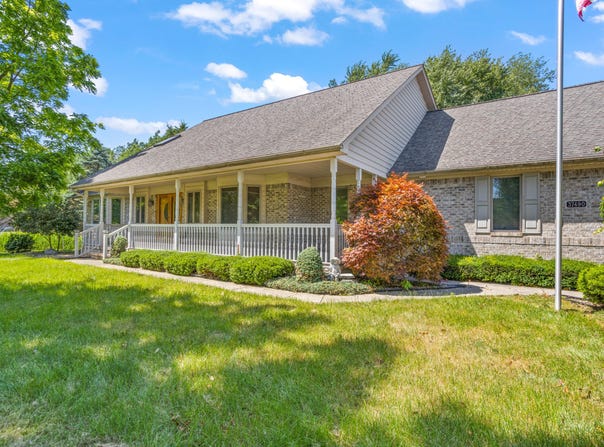 37490 Harvest Lane, New Boston, MI 48164
