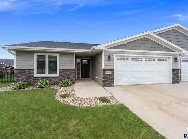 2502 N Lammers Ct, Tea, SD 57032