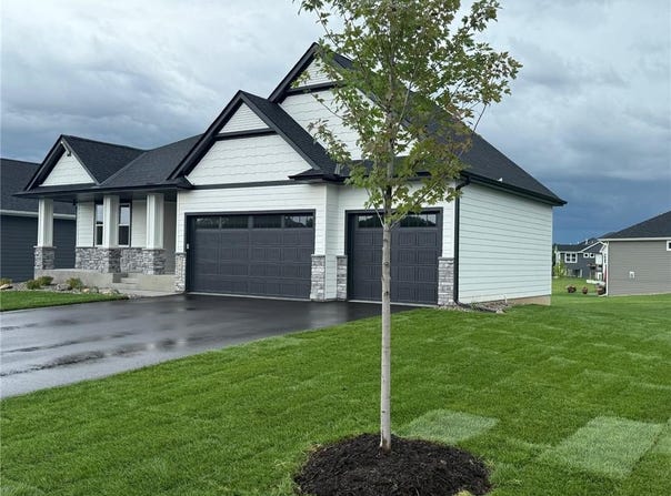 7695 Ochoa Avenue NE, Otsego, MN 55330