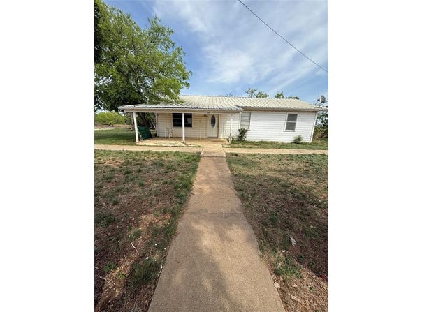 701 Perry, Santa Anna, TX 76878