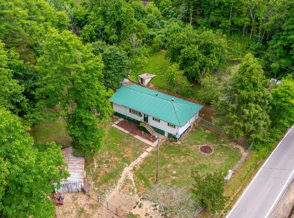 609 State Hwy 2036, Letcher, KY 41832