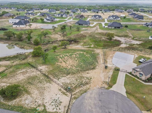 905 Medaris Way, Azle, TX 76020