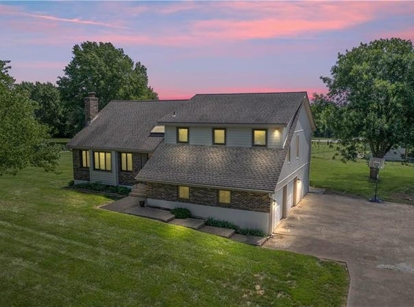 19733 Birch Street, Stilwell, KS 66085