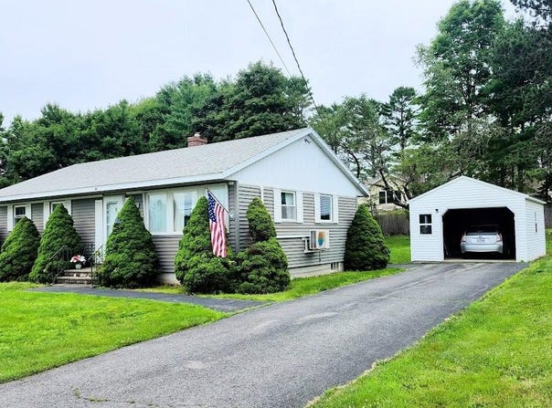 32 Highland Avenue, Lincoln, ME 04457