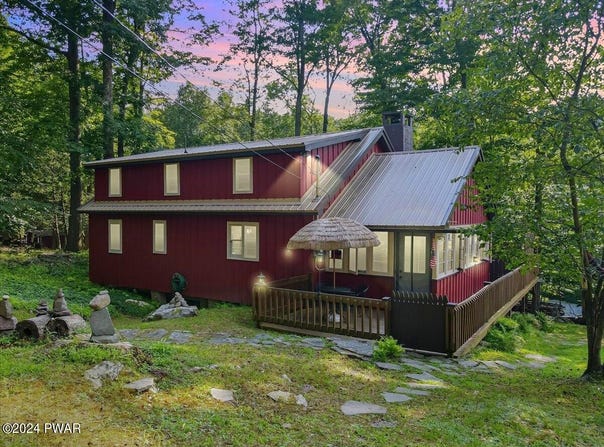 112 Beechwood Cove Road, Greentown, PA 18426