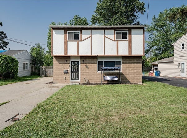 208 Parkway Drive, Eastlake, OH 44095