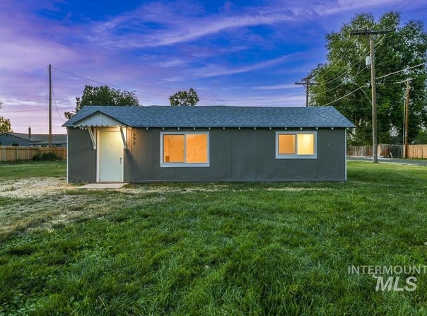 602 Nevada Ave., Homedale, ID 83628