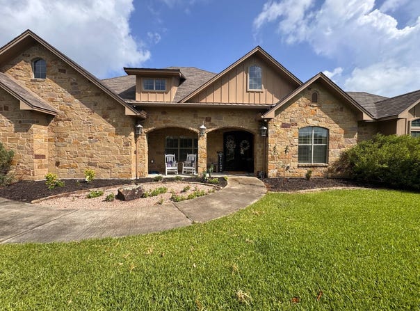 18 Post Oak Br, Inez, TX 77968