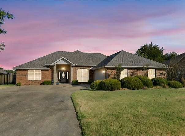 11199 Bear Drive, Farmington, AR 72730