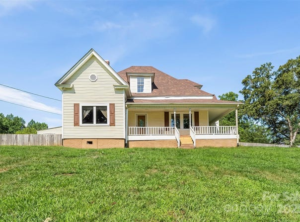205 Abington Road NW, Lenoir, NC 28645