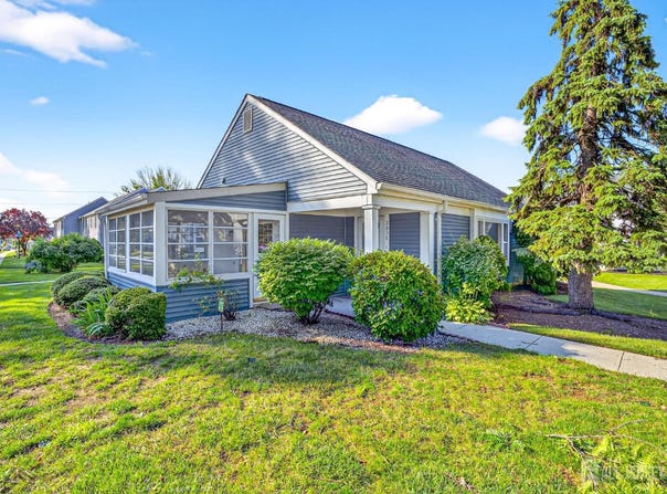203 Rossmoor Drive, Monroe, NJ 08831