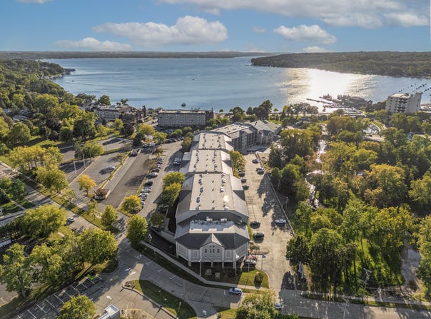 111 Center St, Lake Geneva, WI 53147