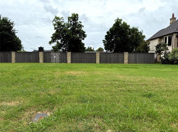 1724 Huntington Avenue, Nichols Hills, OK 73116