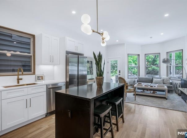 3 Bonn Place 1, Weehawken, NJ 07086