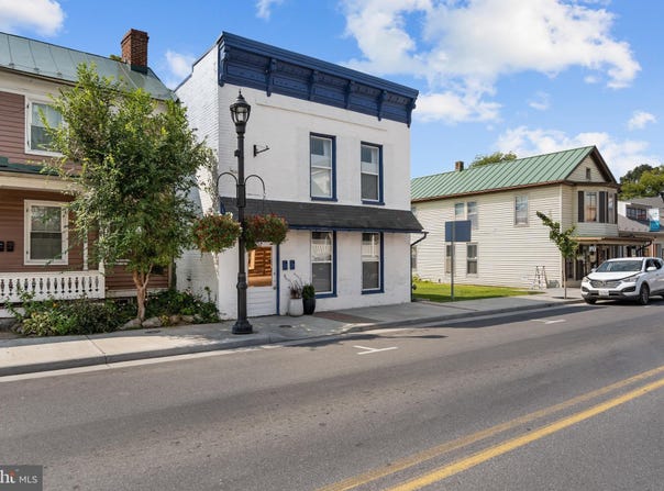 238 E KING STREET, STRASBURG, VA 22657