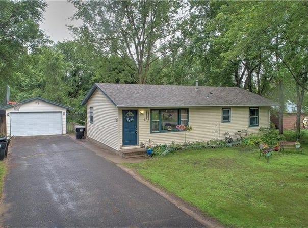 6 Buckskin Boulevard SE, Isanti, MN 55040