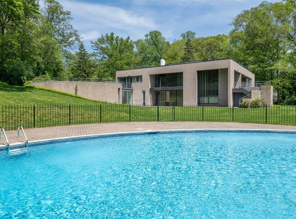 3 Paddock Court, Old Westbury, NY 11568